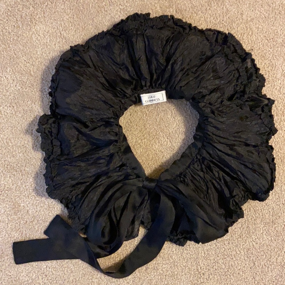 LULU GUINNESS Black Silk Shoulder Wrap